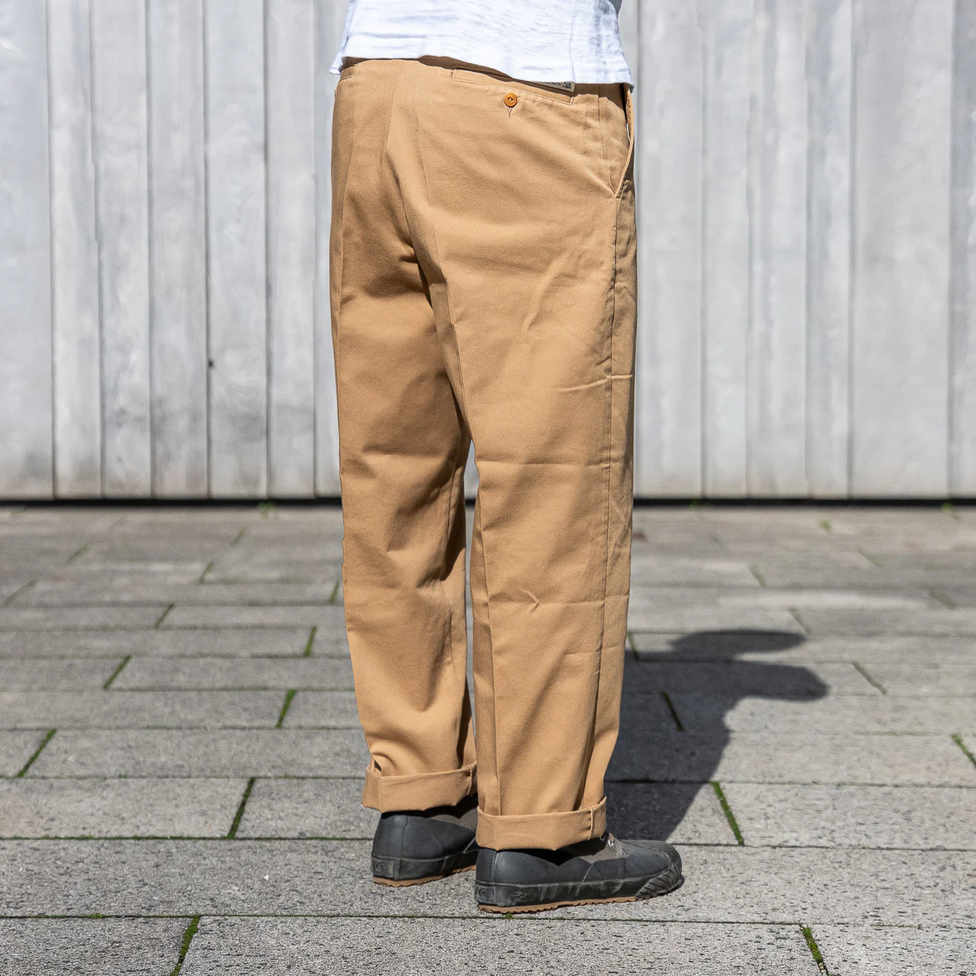 Merz b. Schwanen 9,3oz Cotton Twill Pleat Chino – Khaki / Relaxed Tapered - Image 5