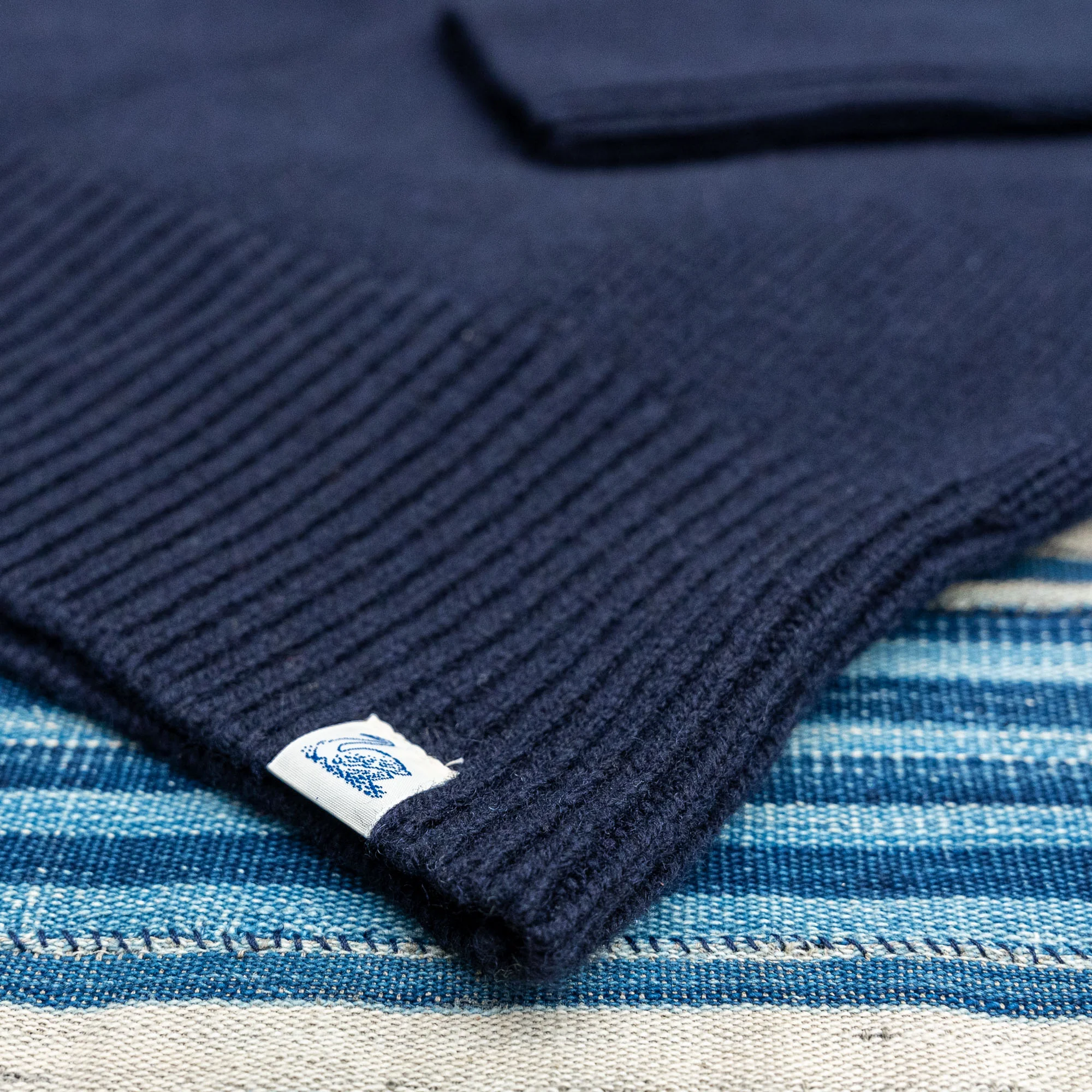 Merz b. Schwanen Merino x Cashmere Crewneck Sweater – Dark Navy / LOCC01 - Image 4