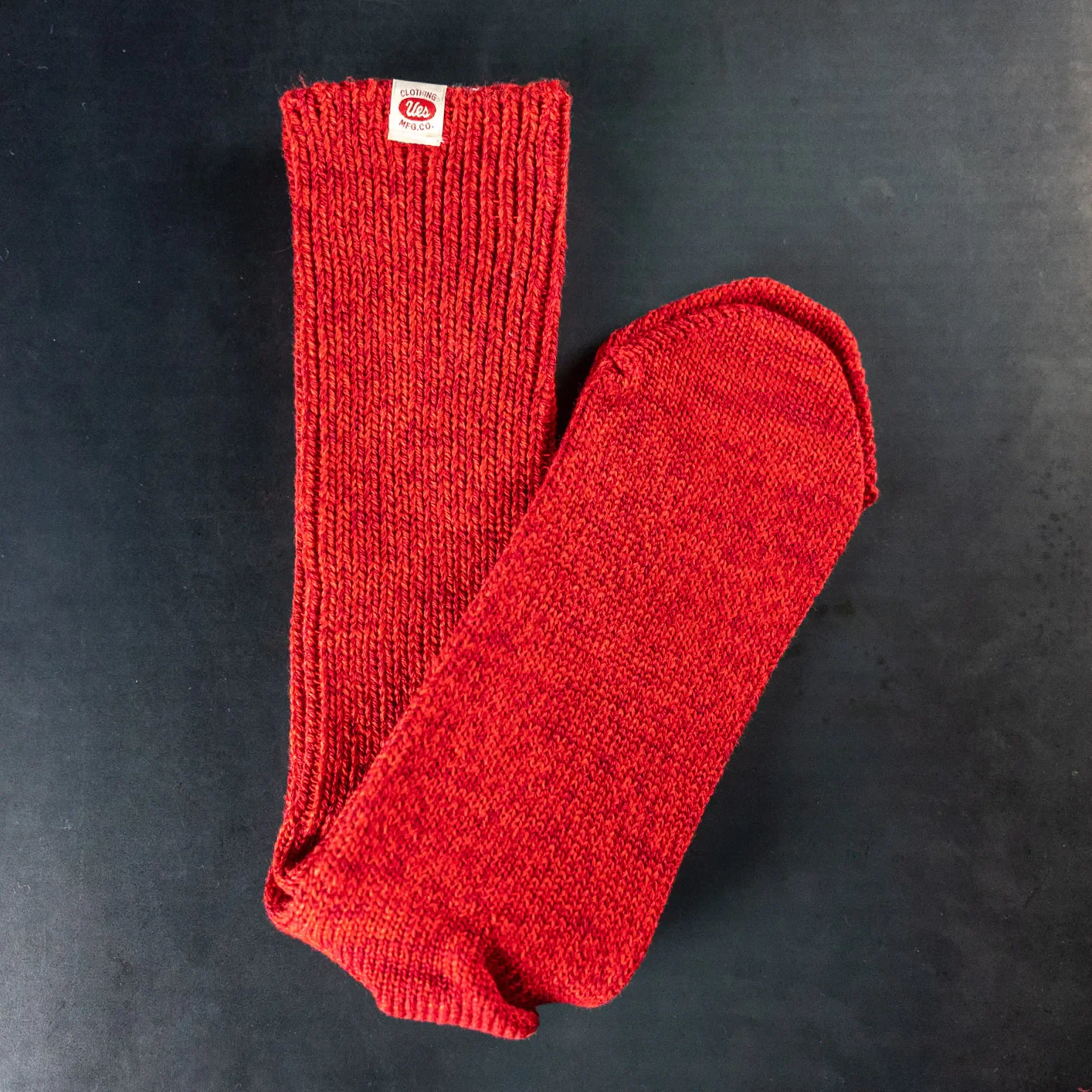 UES Air Twist Crew Socks – Red