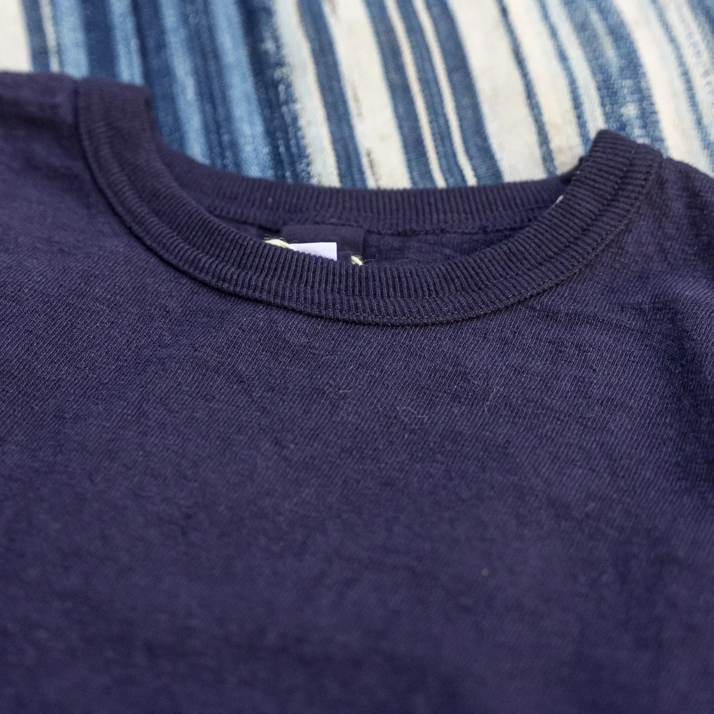 UES No.8 9.5oz Heavyweight Slub Nep T-Shirt - Navy - Image 2
