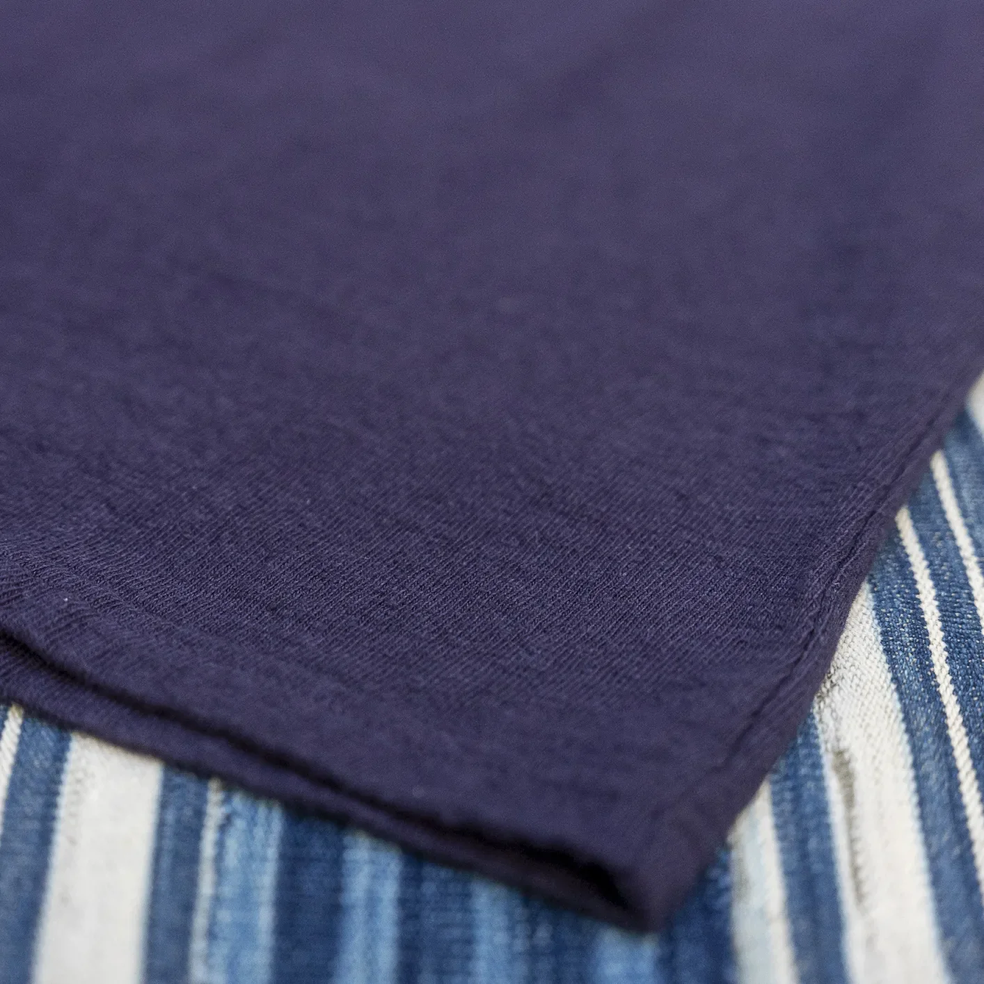 UES No.8 9.5oz Heavyweight Slub Nep T-Shirt - Navy - Image 3